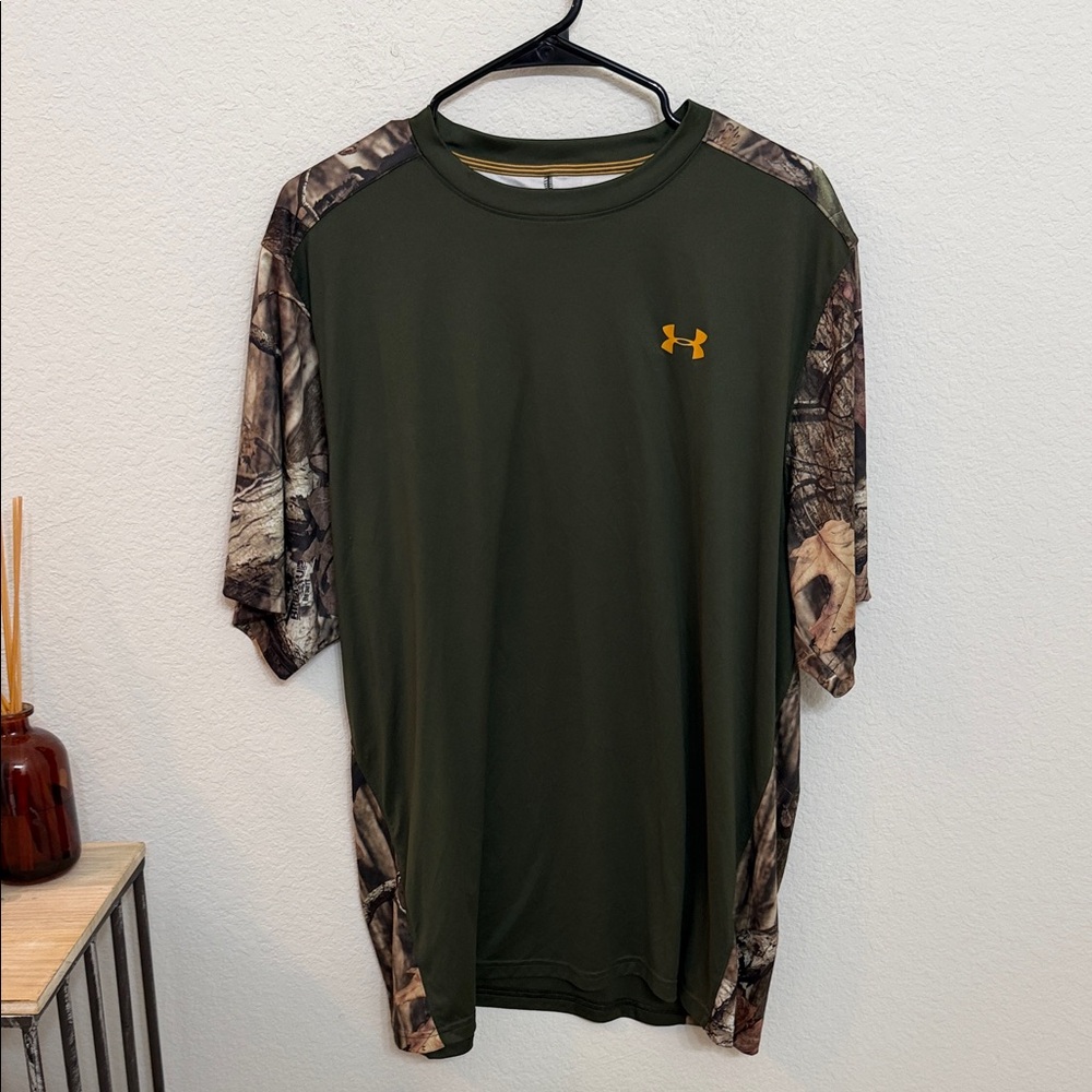 Under Armour Loose Green and Camouflage Short Sleeve Tee